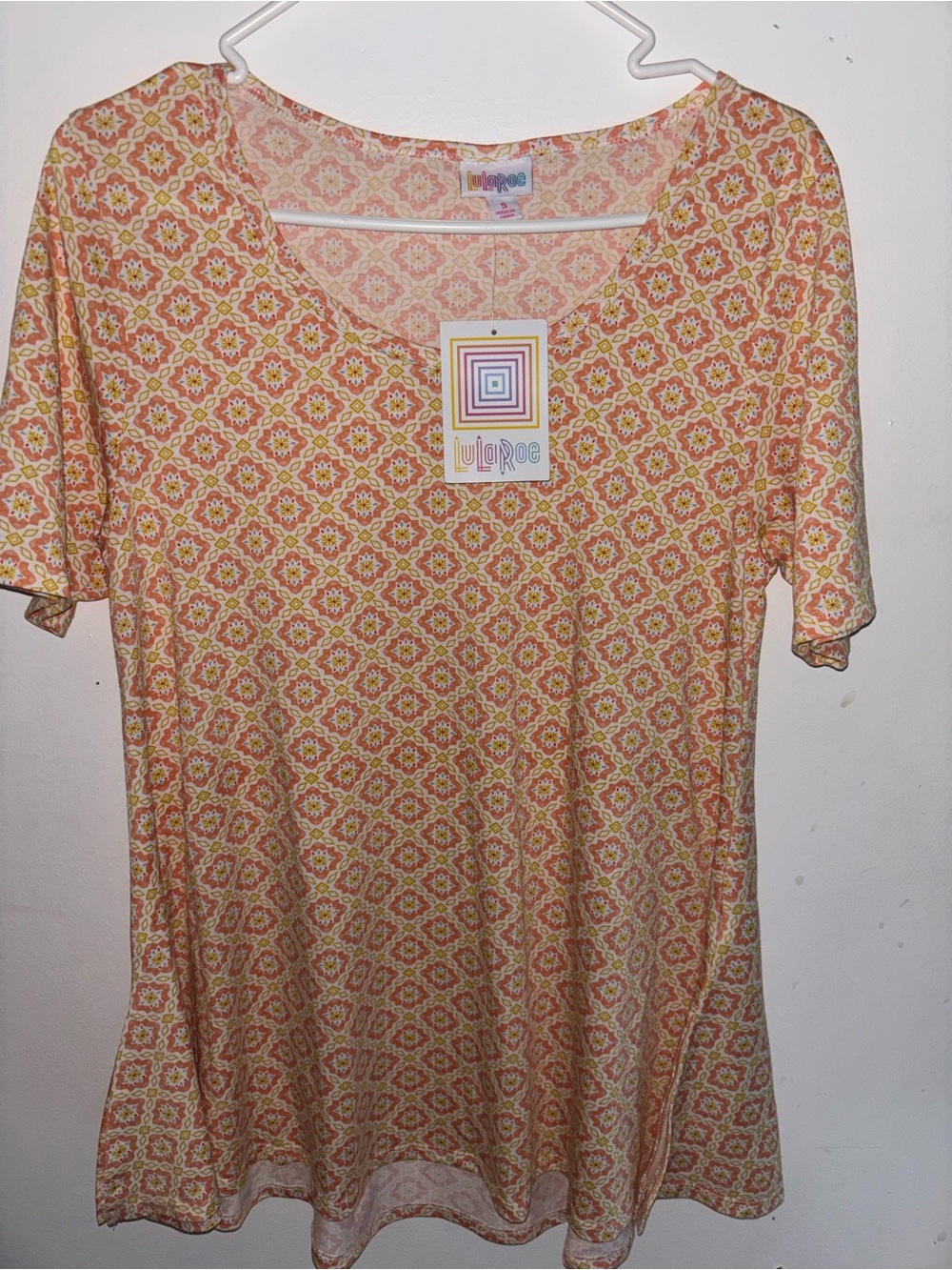 LuLaRoe Short Sleeve Scoop Neck Top in Peach and Yellow Geo Print
